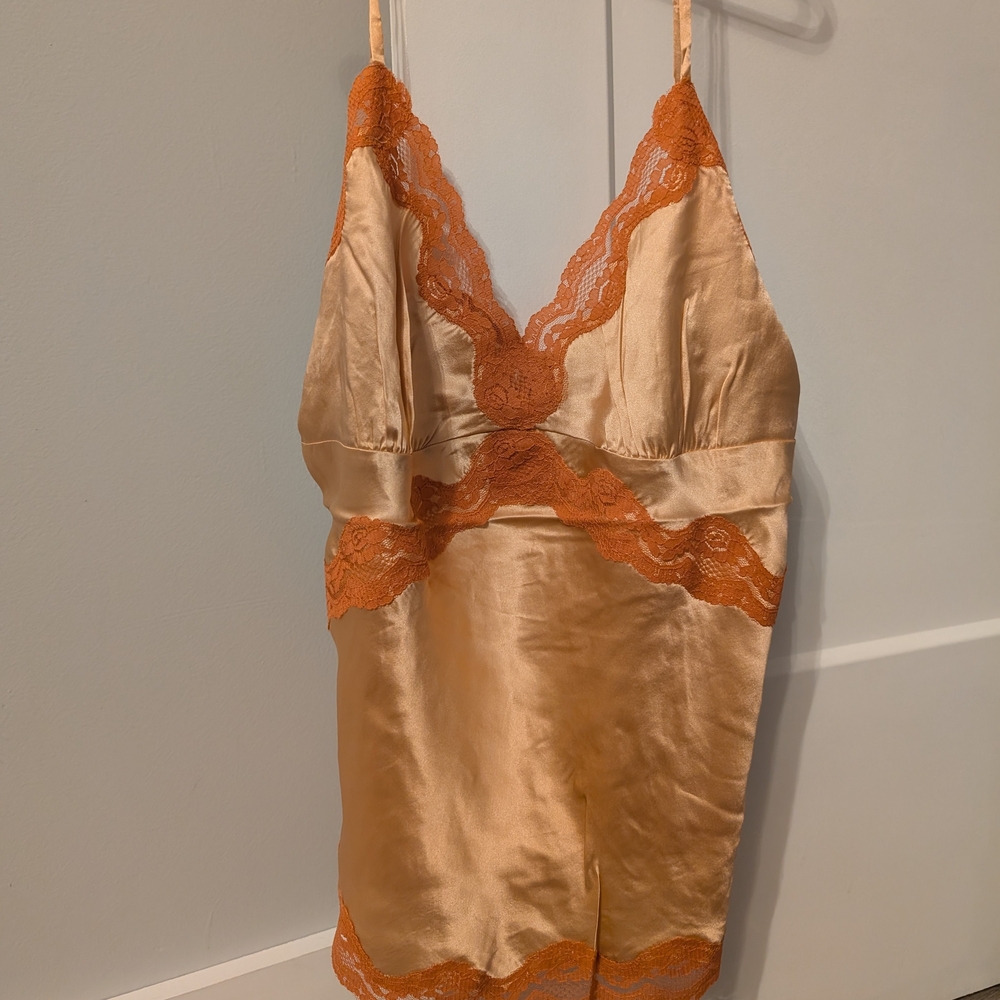 Gold Hawk Silk Cami in Peach Nectar w/ Lace Trim L - NWT